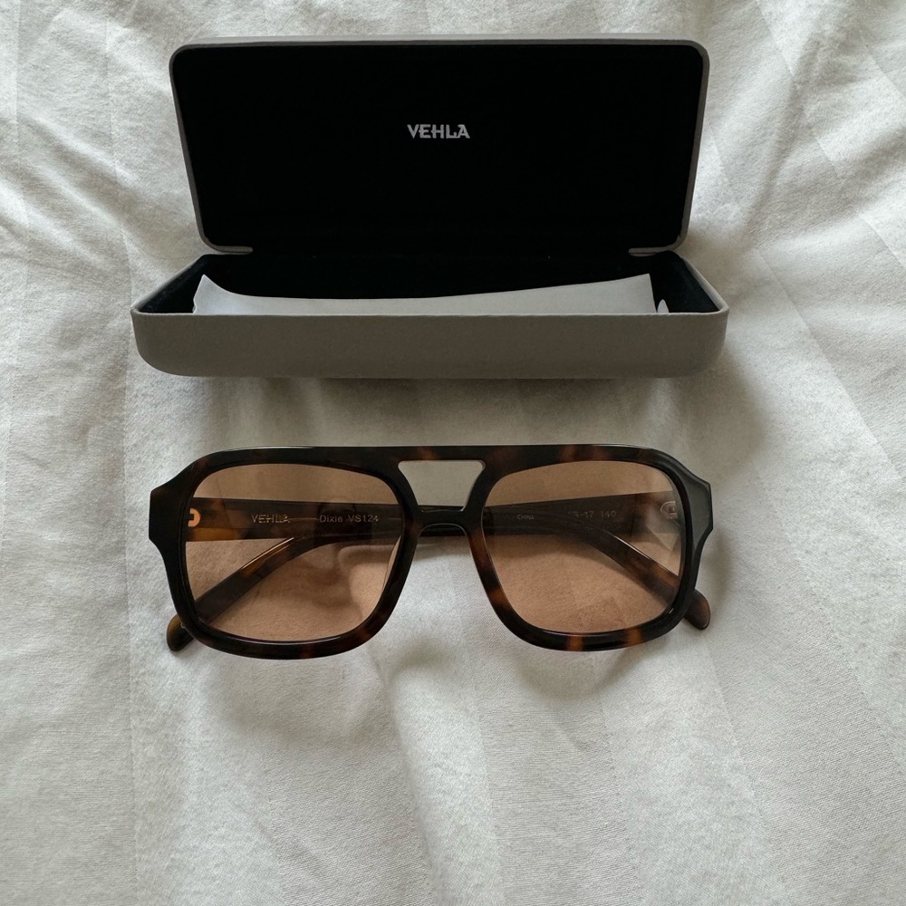 Vella Dixie sunglasses brand new with case